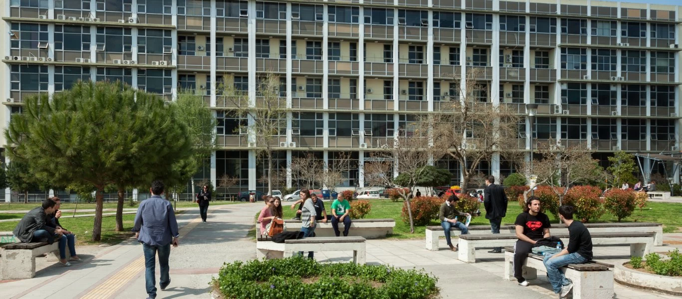 Κορωνοϊός: Σωρεία ακυρώσεων σε εκδηλώσεις στη Θεσσαλονίκη